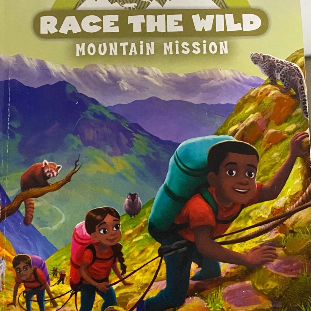 Scholastic Kid Reading Book Homesick Kitten, Jojo Makoons, The World to Humphrey